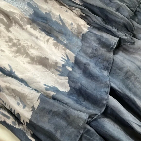 100% silk dress made in Italy, One of a kind piece. It’s beautifully made - Picture 4 of 5